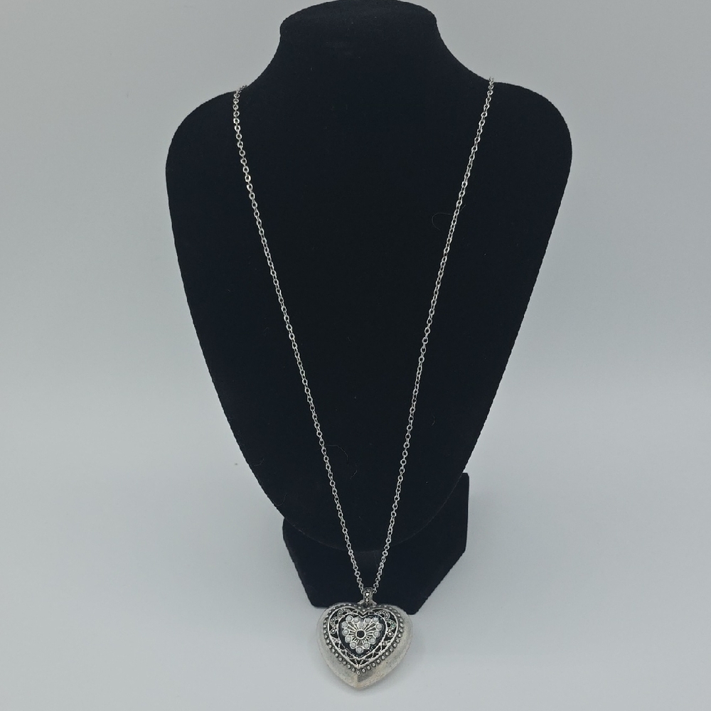 Elegant Silver Heart Pendant Necklace
